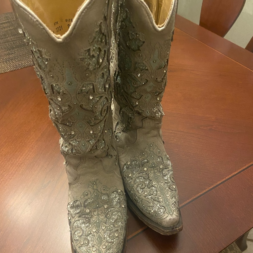 Corral Cowboy boots women size 9m gently used. Used 5 times. Gorgeous!